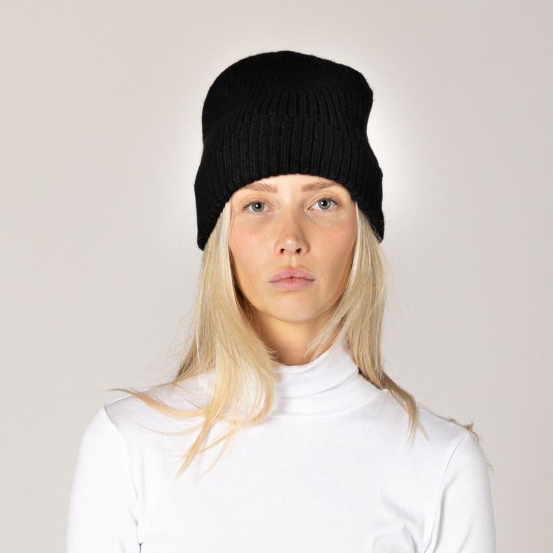 Lyla & Luxe Beanie - Black
