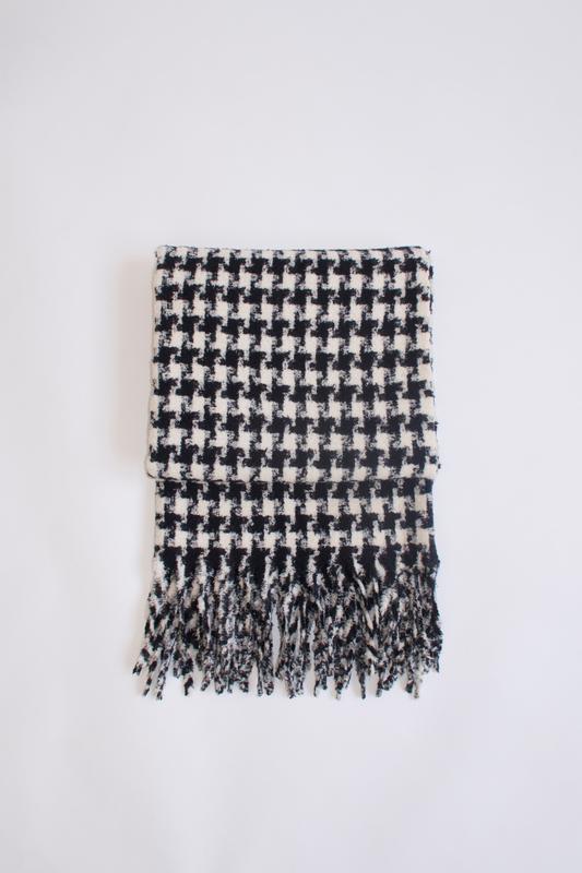 Lyla & Luxe Plush Scarf - Natural/Black